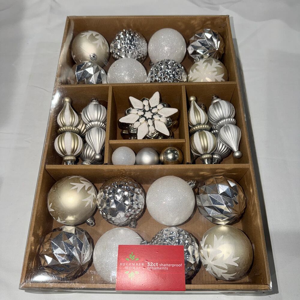 32pcs Christmas Tree Ornaments Shatterproof, White Silver Gold, Snowflakes